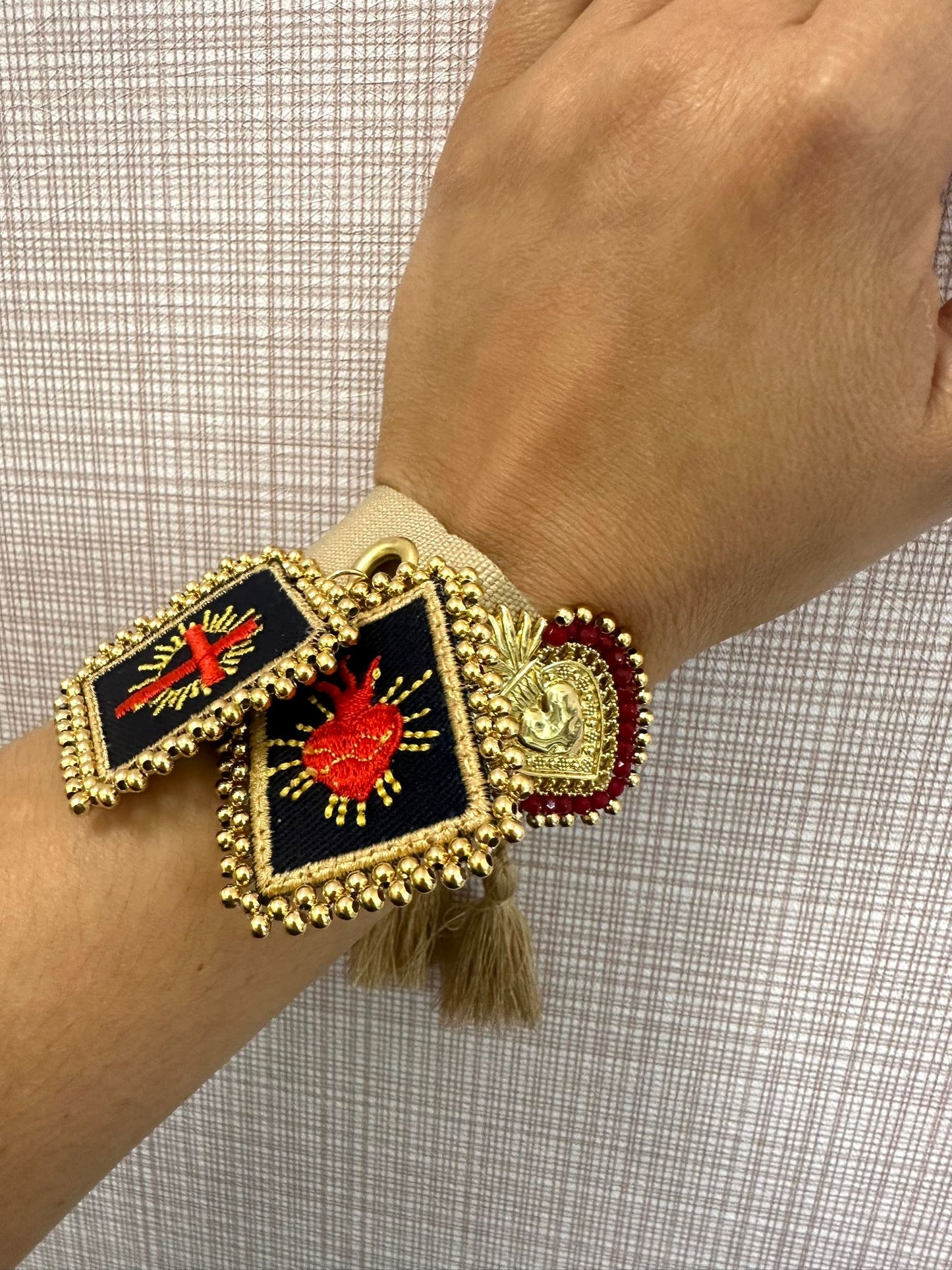 Edy’S nude escapulary bracelet