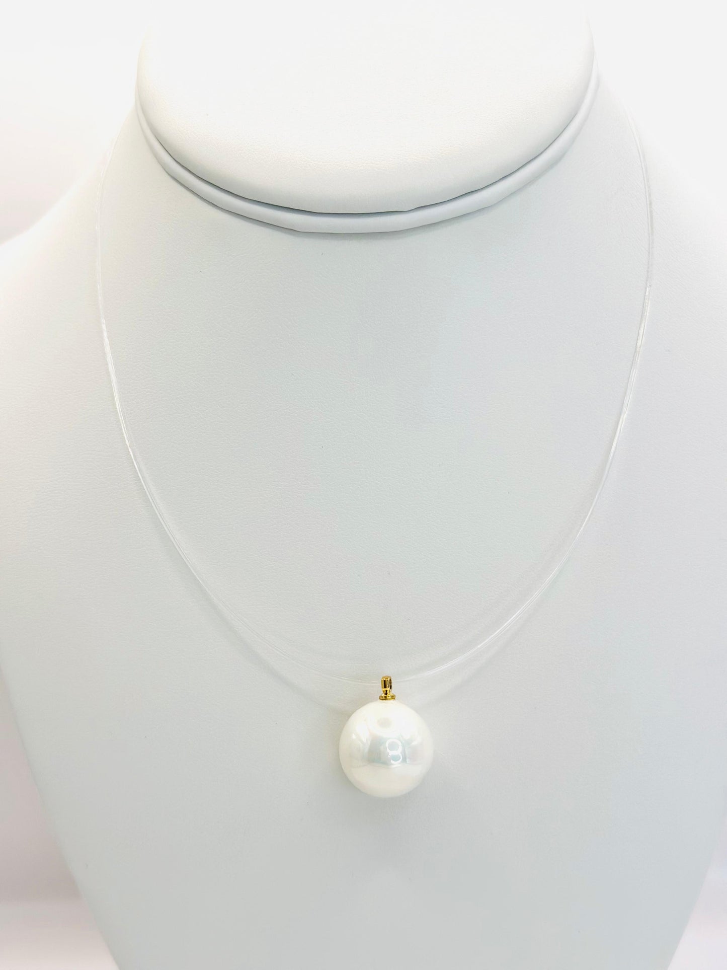 Transparencia pearl choker