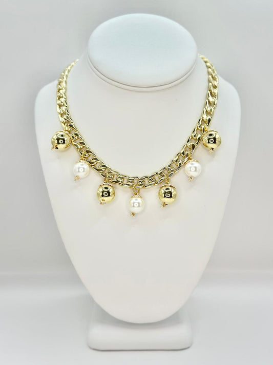Magestic Pearl and Gold Necklace